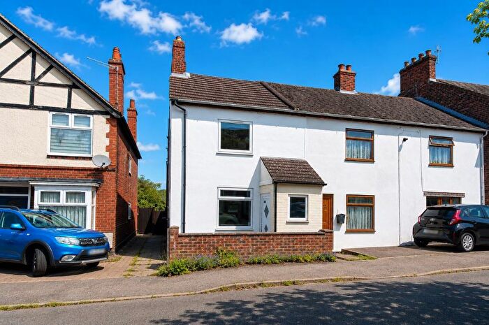 3 Bedroom Semi-Detached House For Sale In Regent Street, Gresley, DE11