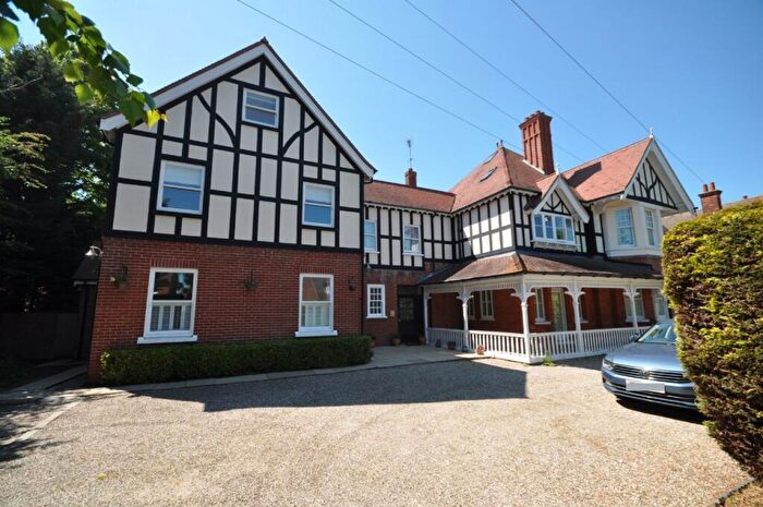 3 Bedroom Flat For Sale In Fourth Avenue, Frinton-on-sea, CO13