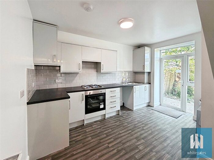 1 Bedroom Flat To Rent In Manchester Road, Milnsbridge, Huddersfield, HD4