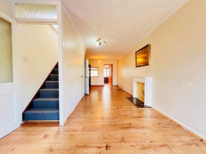 4 Bedroom Link Detached House To Rent In Goringe Park Avenue, CR4