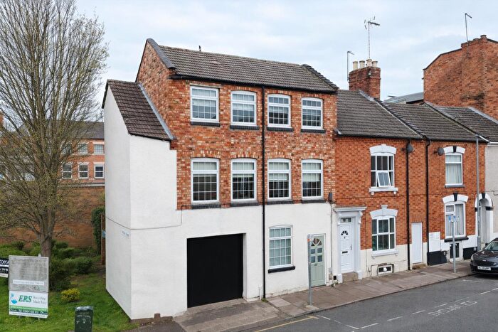 3 Bedroom Town House For Sale In Robert Street, The Mounts, Northampton, NN1