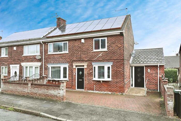 4 Bedroom Semi-detached House For Sale In Smithy Close, Kimberworth Park, Rotherham, S61