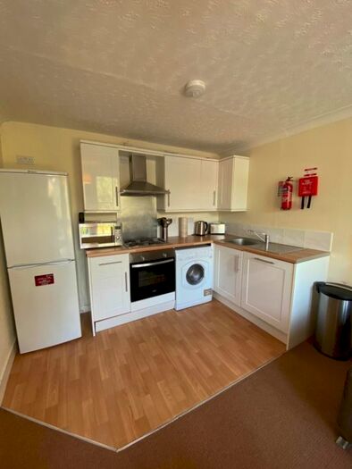 2 Bedroom Flat To Rent In Benvie Road, West End, Dundee, DD2
