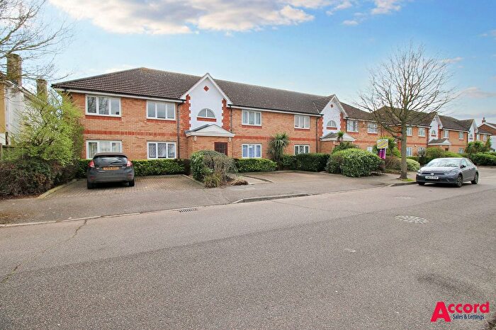 2 Bedroom Flat To Rent In Woburn Avenue, Woburn Court Woburn Avenue, RM12