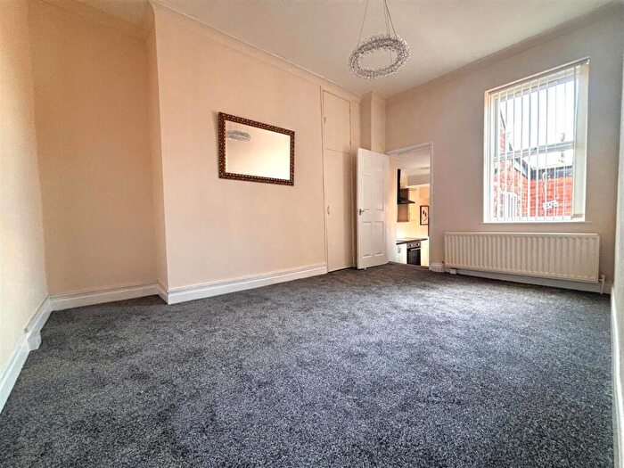 3 Bedroom Flat To Rent In Northbourne Street, Gateshead, NE8