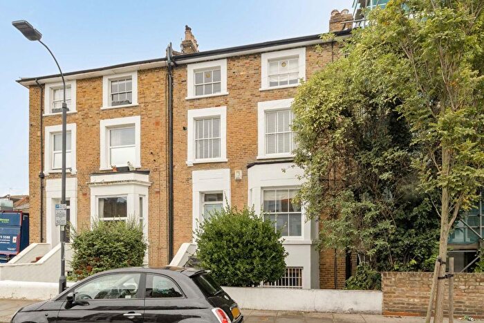 2 Bedroom Flat To Rent In St. Stephens Avenue, London, W12