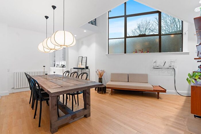 5 Bedroom Property To Rent In Arlington Avenue, Islington, N1