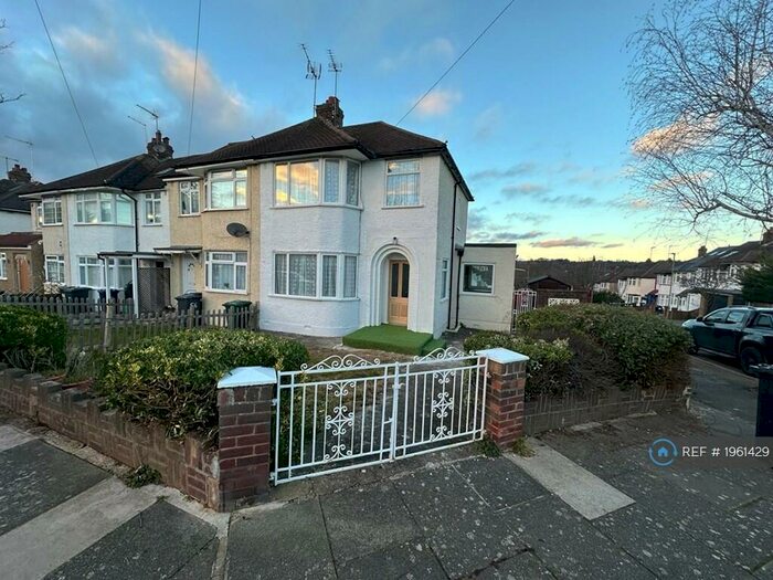 3 Bedroom End Of Terrace House To Rent In Barnet, Barnet, London, EN4