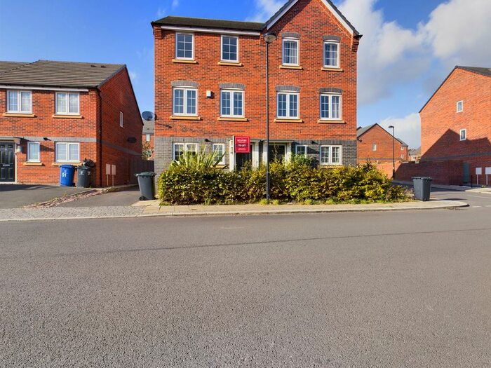 4 Bedroom Semi-Detached House To Rent In Commercial Road, Hanley, Stoke-on-Trent, ST1