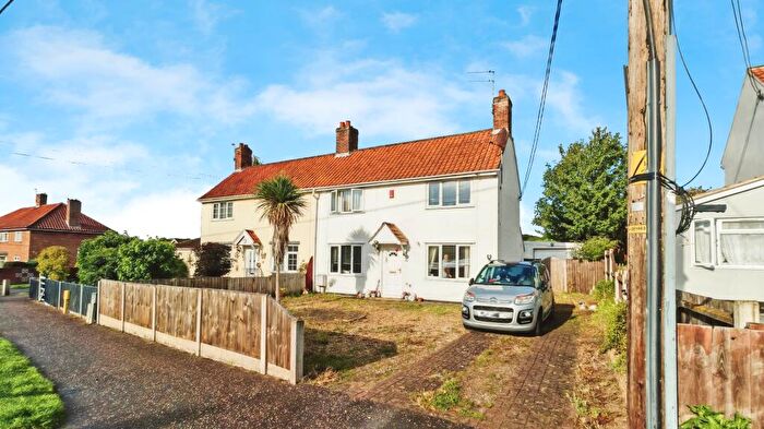 3 Bedroom Semi-Detached House For Sale In Sandy Lane, Taverham, NR8