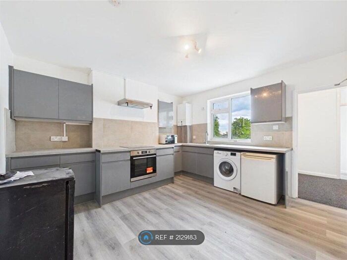 2 Bedroom Flat To Rent In Eglinton Hill, London, SE18