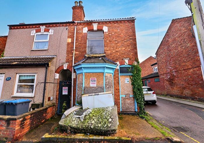 3 Bedroom Semi Detached House For Sale In Oxford Street, Rugby, Warwickshire, CV21