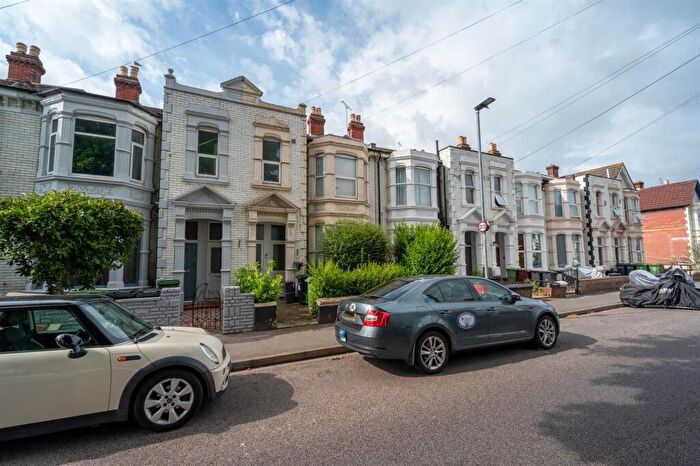 2 Bedroom Flat To Rent In Laburnum Grove, Portsmouth, PO2