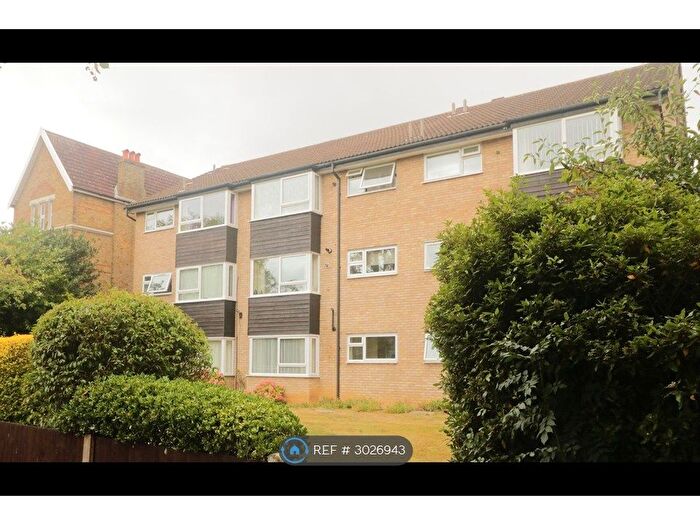 2 Bedroom Flat To Rent In The Avenue, Worcester Pak, KT4