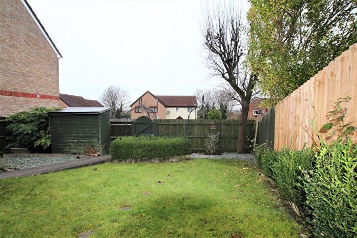 2 Bedroom End Of Terrace House To Rent In Forest Drive - Bentry, BS10