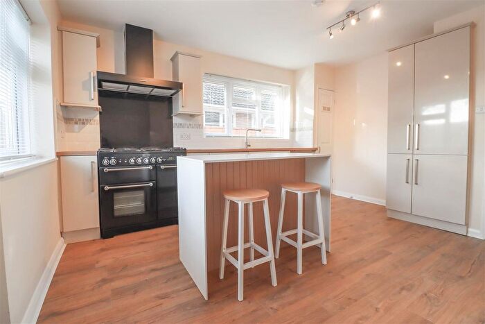 3 Bedroom Detached Bungalow For Sale In Oakhurst Drive, Wickford, SS12