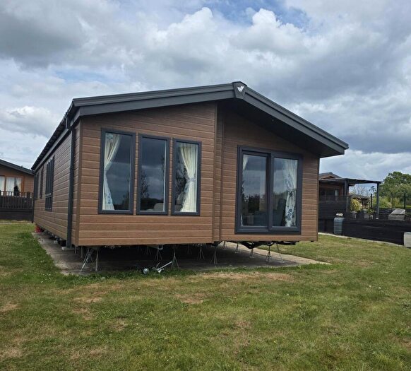 2 Bedroom Caravan For Sale In Flag Hill, Great Bentley, Colchester, CO7