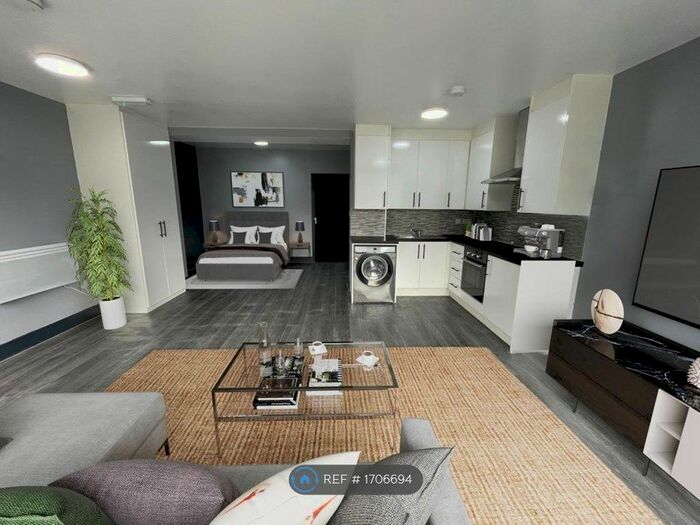 Studio To Rent In High Street, Iver, SL0