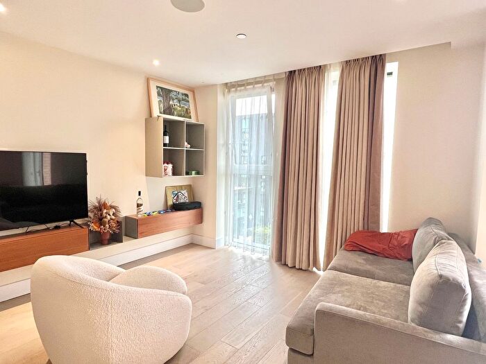 2 Bedroom Flat To Rent In Central Avenue, London, SW6