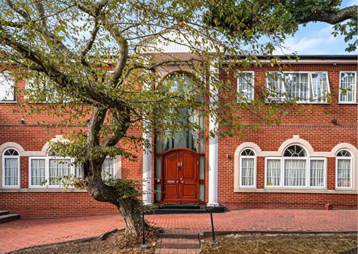 7 Bedroom Detached House For Sale In Crooked Usage, North London, N3