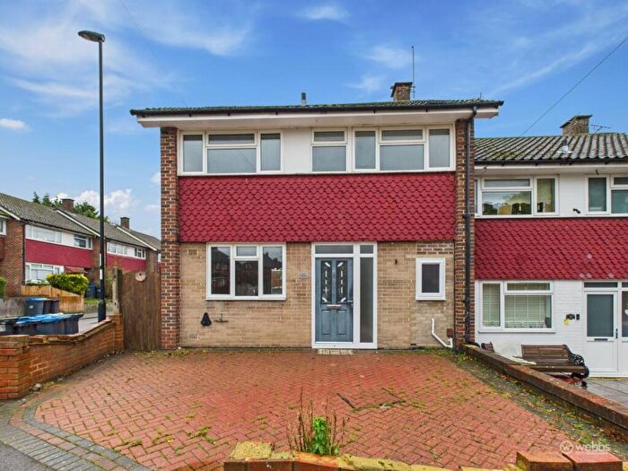 3 Bedroom Semi-Detached House For Sale In Redstart Close, New Addington, CR0