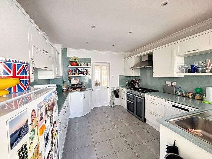3 Bedroom Semi-Detached House For Sale In Gravel Close, Downton, SP5