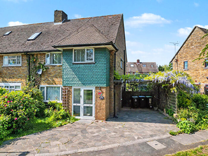 3 Bedroom End Of Terrace House For Sale In Bowles Green, Enfield, EN1