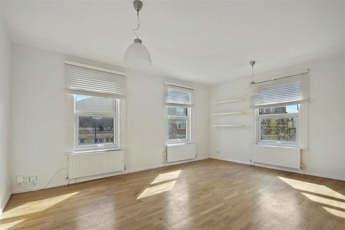 2 Bedroom Flat To Rent In Green Lanes, Harringey, N8