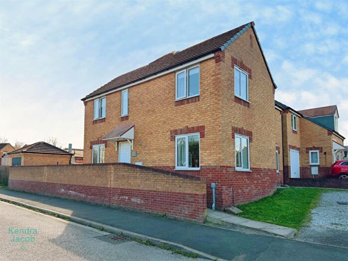 3 Bedroom Semi Detached House For Sale In Cemetery Road, Langold, Worksop, S81