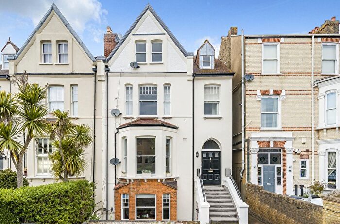 2 Bedroom Flat For Sale In Lewin Road, Streatham Common, London, SW16