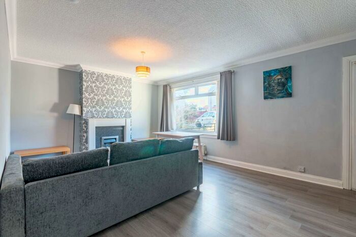 3 Bedroom Flat To Rent In Niddrie Marischal Road Edinburgh United Kingdom, EH16