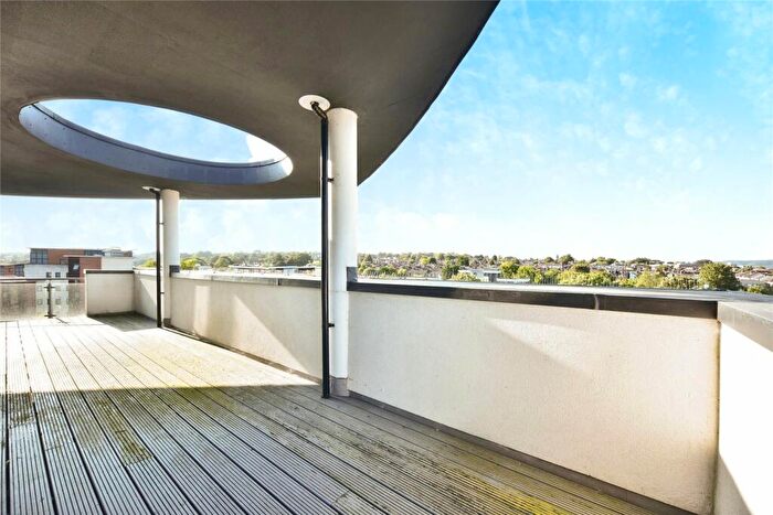 2 Bedroom Flat For Sale In Tovil, Maidstone, Kent, ME15