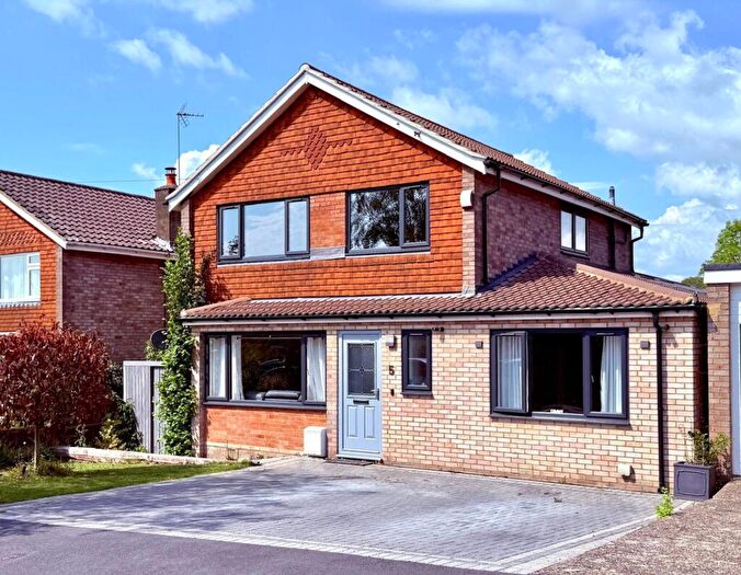 4 Bedroom Detached House For Sale In Devitt Close, Ashtead, KT21