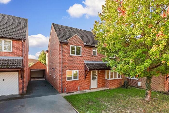4 Bedroom Detached House For Sale In Dale Place Kidlington, OX5