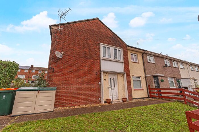 2 Bedroom Flat For Sale In Howe Circle, Newport, NP19