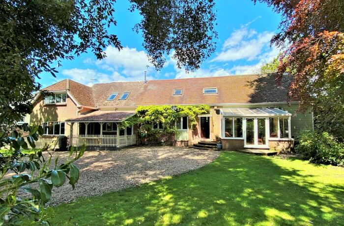 4 Bedroom Barn Conversion For Sale In Sopley, Christchurch, BH23