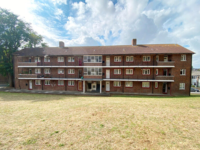 3 Bedroom Flat To Rent In Rideout Street, London, SE18