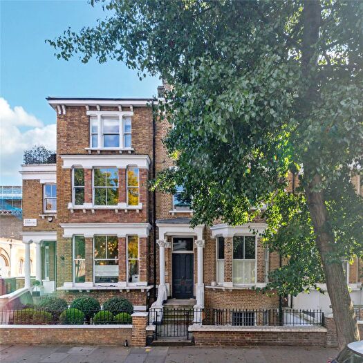 2 Bedroom Flat For Sale In Elgin Avenue, London, W9