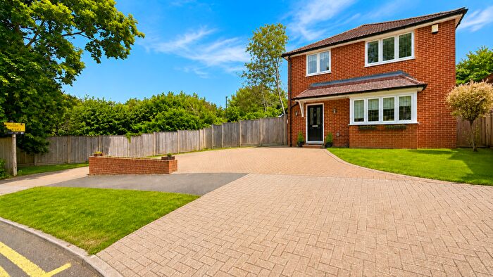 4 Bedroom Detached House For Sale In Cleave Avenue, Orpington, BR6