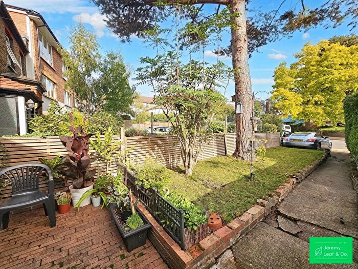 2 Bedroom Cottage For Sale In Red Lion Hill, London, N2