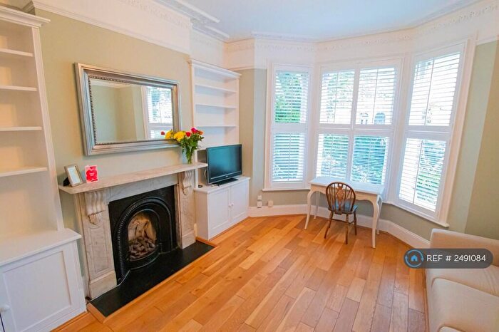 2 Bedroom Flat To Rent In Balham, London, SW12
