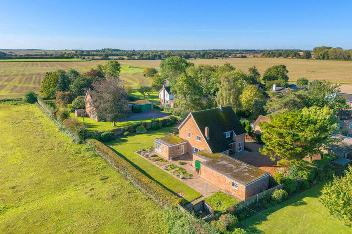 4 Bedroom Detached House For Sale In New Road, Hemingford Abbots, Huntingdon, Cambridgeshire, PE28