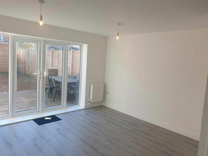 3 Bedroom End Of Terrace House To Rent In Carisbrooke Road, Newport, PO30