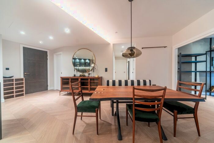 3 Bedroom Flat To Rent In Cleveland Street, London, W1T