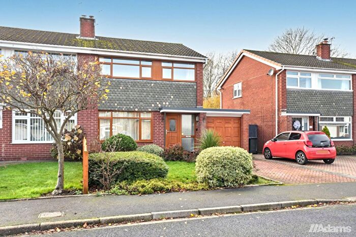 3 Bedroom Semi Detached House For Sale In Willow Drive, Stockton Heath, WA4
