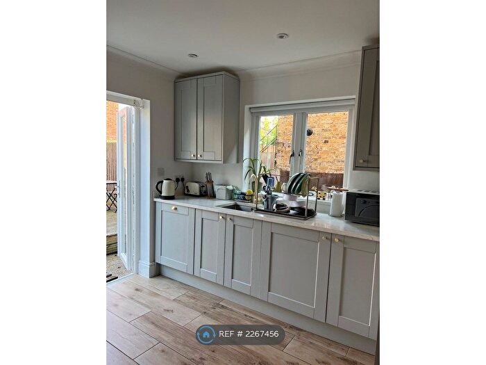 1 Bedroom Flat To Rent In Maple Road, London, SE20