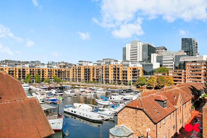 2 Bedroom Maisonette For Sale In Burr Close, St Katharine's Dock, Tower Hill, E1W