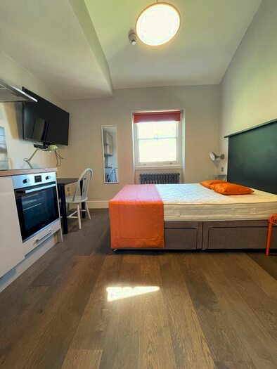 Studio To Rent In Leinster Square, London, W2