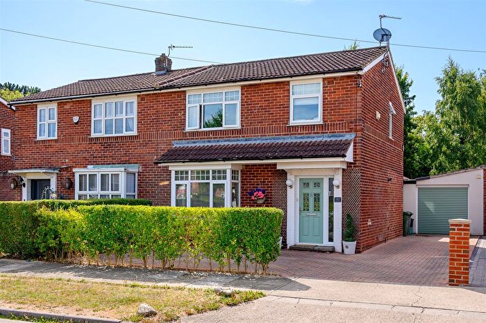 4 Bedroom Semi Detached House For Sale In Leven Road, Dringhouses, York, YO24