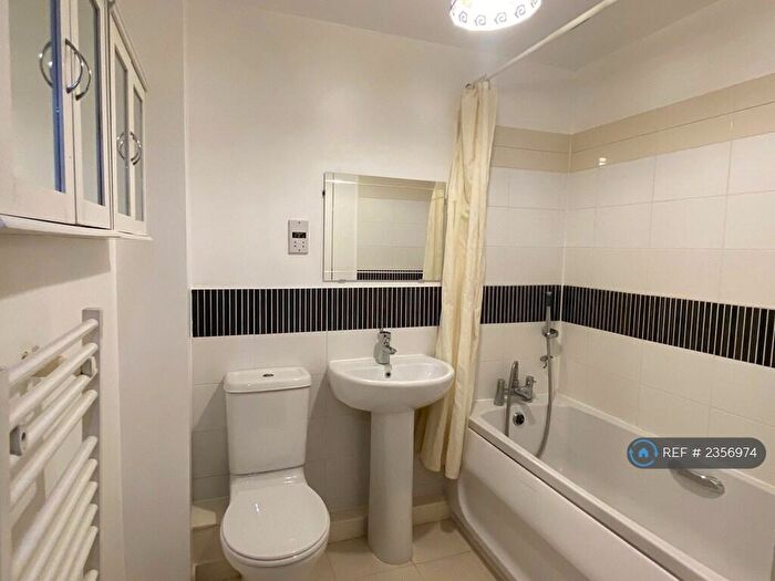 2 Bedroom Flat To Rent In Aspen Court, Ilford, IG5